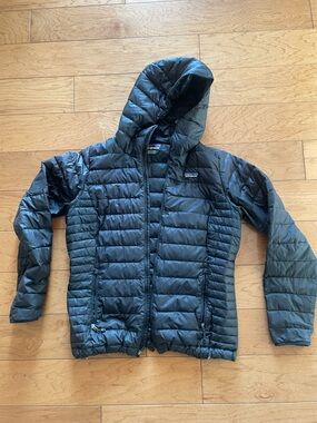 Patagonia Black Quilted Hooded Down Jacket - women’s large